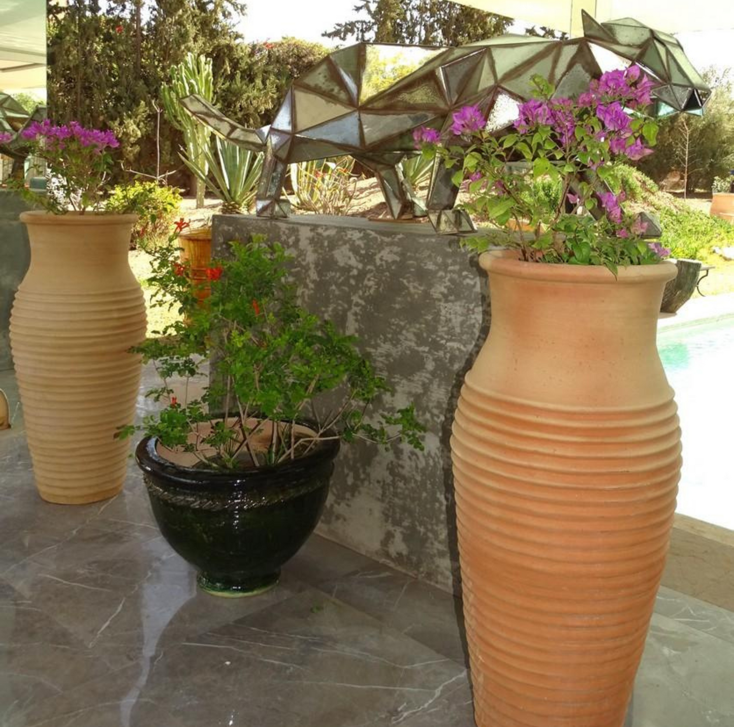 Grand Pot en terre cuite Hauteur 100 cm Diam Ouverture 40 cm , Diam Largeur 43 cm
