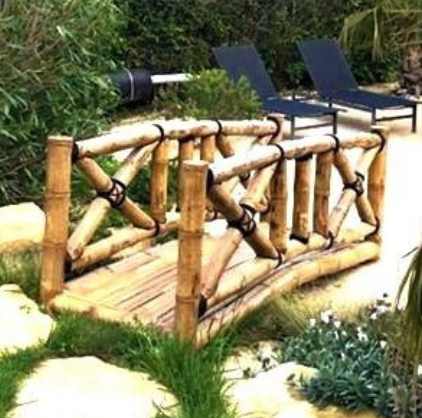 Pont en bambou naturel pour jardin, 200x90x90 cm, parfait pour ruisseau, décoration zen ou extérieur.
