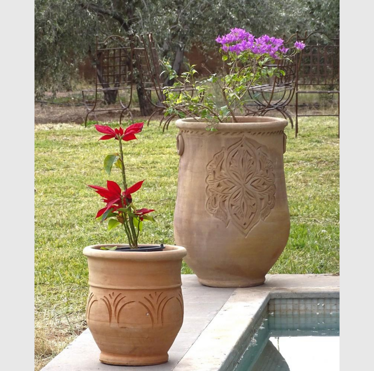 Pot en terre cuite marocain, 36 cm de diamètre, 40 cm de hauteur, fabriqué à la main, pour extérieur, robuste et élégant, idéal pour plantes et décoration.