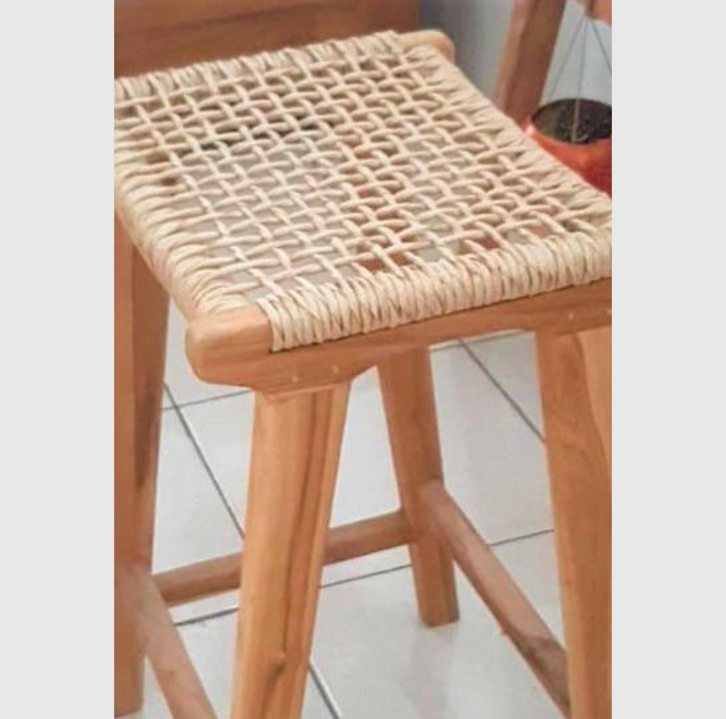 Tabouret haut teck avec assise en tressage synthétique