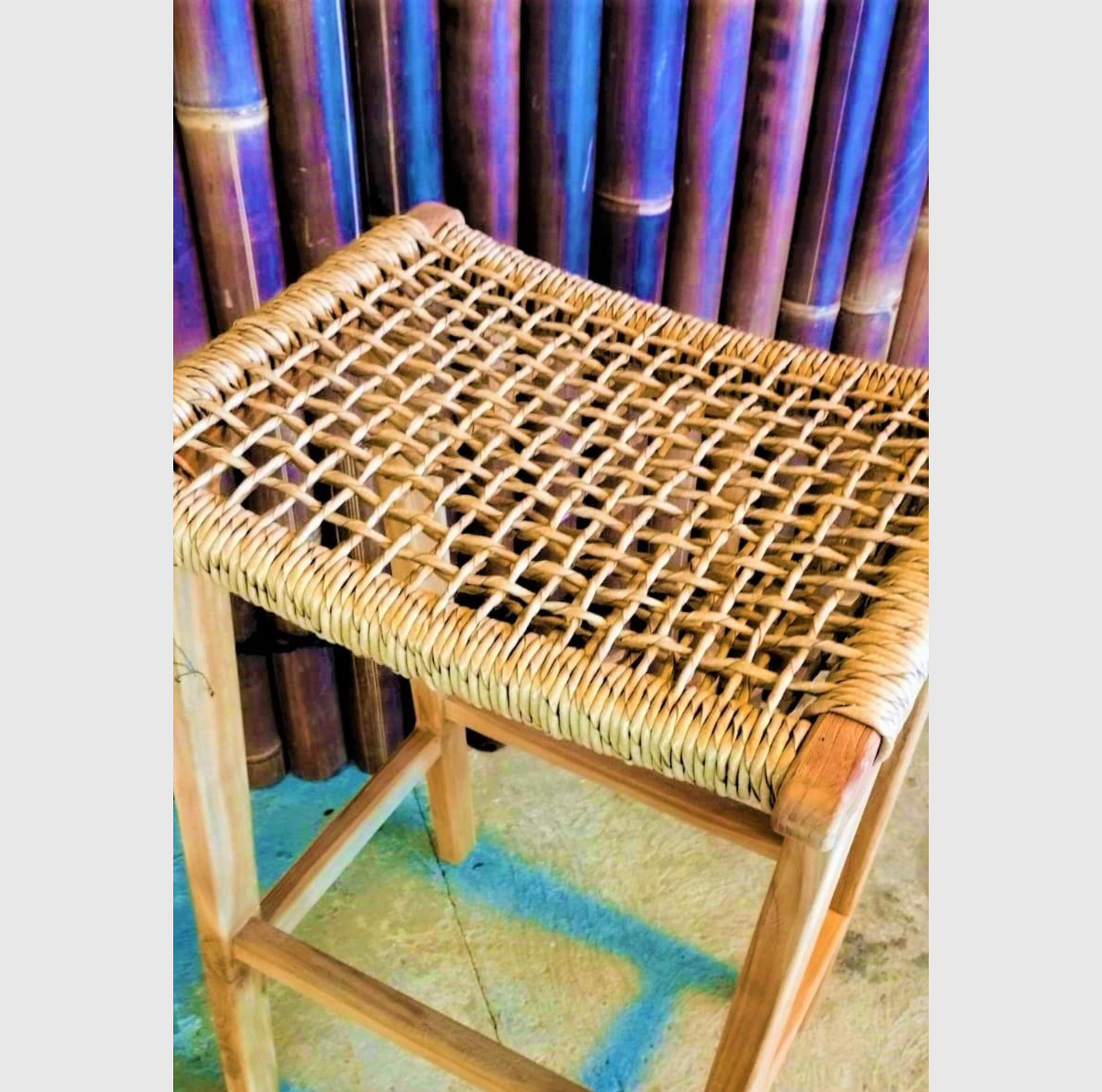 Tabouret haut teck avec assise en tressage synthétique