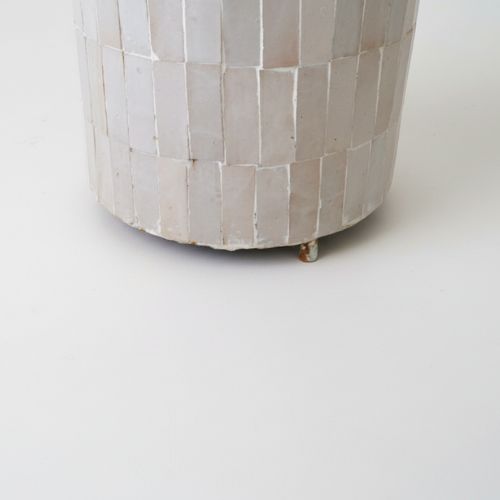 Table Marocaine en Zellige Blanc Cylindrique | Table de Jardin Artisanale Élancée | Ø 40 cm x H 85 cm | Installation Incluse