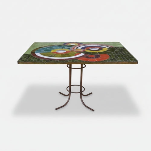 Table Carrée en Zellige Vert à Motif | Table de Jardin Artisanale | 130 × 130 × 75 cm | Pied Moderne Fixe en Fer Forgé | Installation Incluse