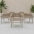 Chaise en teck massif NINA installée autour d'une table en teck dans une salle à manger, sur une terrasse ou dans un jardin