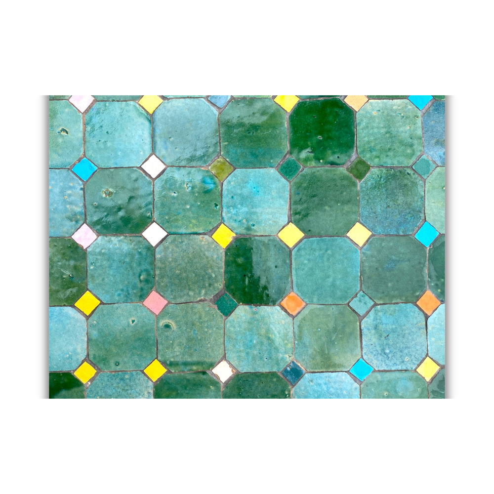 detail-zellige-vert-frise-multicolore.