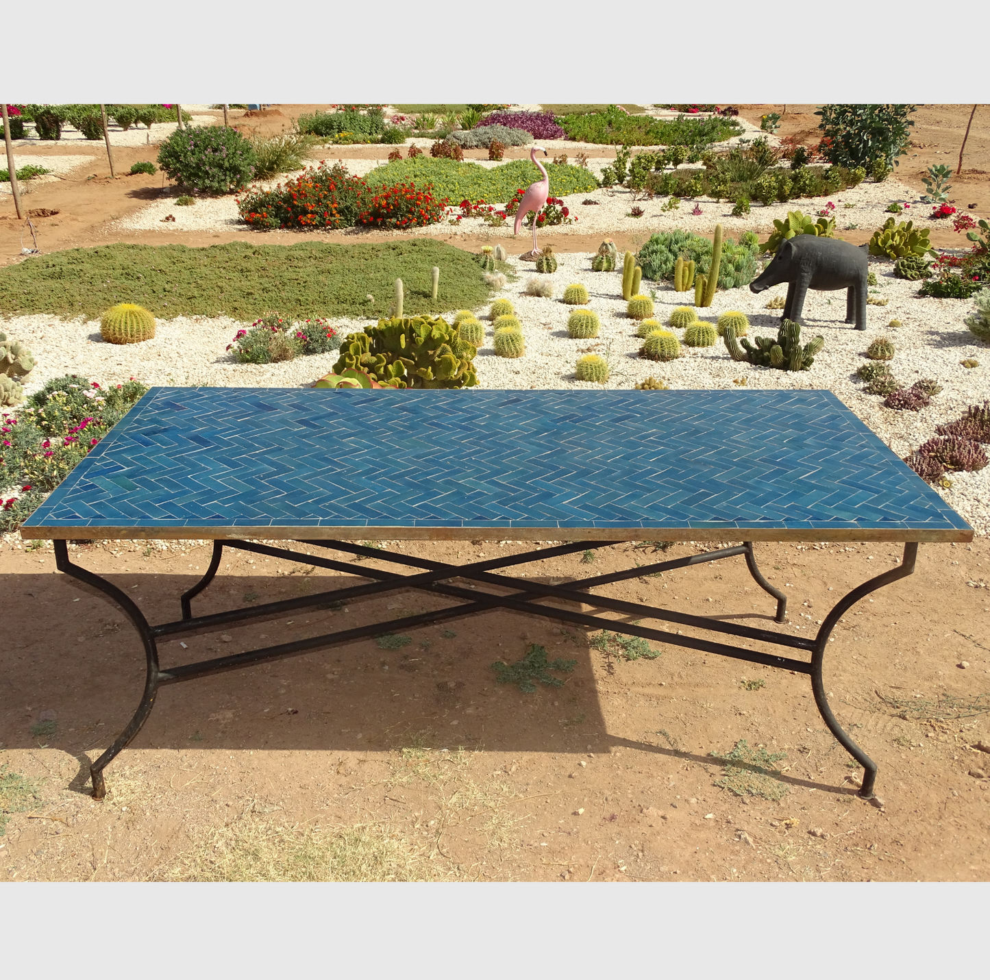 Table en Zellige Bleu Pétrole, 200x100 cm, carreaux 10x3 cm, résistante aux intempéries, pour extérieur, artisanale avec surface spacieuse idéale pour repas et détente.