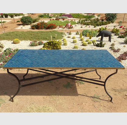 Table en Zellige Bleu Pétrole, 200x100 cm, carreaux 10x3 cm, résistante aux intempéries, pour extérieur, artisanale avec surface spacieuse idéale pour repas et détente.