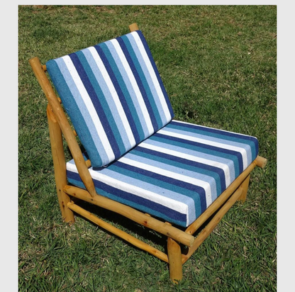fauteuil bas en bois d'eucalyptus, fauteuil bas en bois, fauteuil en eucalyptus avec coussins bleu et blanc, fauteuil en bois d'eucalyptus, fauteuil extérieur en eucalyptus, fauteuil bas bois naturel, fauteuil bas avec coussins confort, fauteuil bois d'eucalyptus design, fauteuil en bois d'eucalyptus pour jardin, fauteuil bas en bois pour terrasse, fauteuil d'extérieur en bois d'eucalyptus, fauteuil en bois d'eucalyptus avec coussins, fauteuil bas en bois avec coussins, fauteuil en eucalyptus confortable.