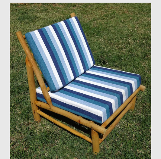 fauteuil bas en bois d'eucalyptus, fauteuil bas en bois, fauteuil en eucalyptus avec coussins bleu et blanc, fauteuil en bois d'eucalyptus, fauteuil extérieur en eucalyptus, fauteuil bas bois naturel, fauteuil bas avec coussins confort, fauteuil bois d'eucalyptus design, fauteuil en bois d'eucalyptus pour jardin, fauteuil bas en bois pour terrasse, fauteuil d'extérieur en bois d'eucalyptus, fauteuil en bois d'eucalyptus avec coussins, fauteuil bas en bois avec coussins, fauteuil en eucalyptus confortable.