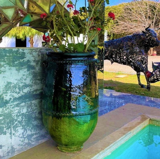 Grand vase en terre cuite émaillée verte, hauteur 100 cm, diamètre 65 cm, finition brillante, parfait pour plantes, arbustes ou petits arbres, intérieur et extérieur.