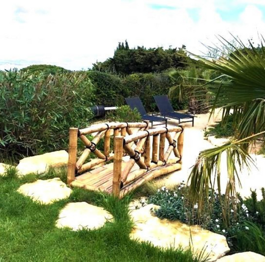 Pont en bambou naturel pour jardin, 200x90x90 cm, parfait pour ruisseau, décoration zen ou extérieur.
