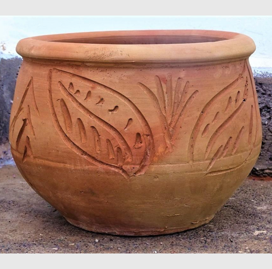 pot en terre cuite, pot de fleurs en terre cuite, poterie en terre cuite, jardinière en terre cuite, vase en terre cuite, bac en terre cuite, cache-pot en terre cuite, grand pot en terre cuite, pot en terre cuite extérieur, pot en terre cuite intérieur, pot en terre cuite artisanal, pot en terre cuite grand format.
