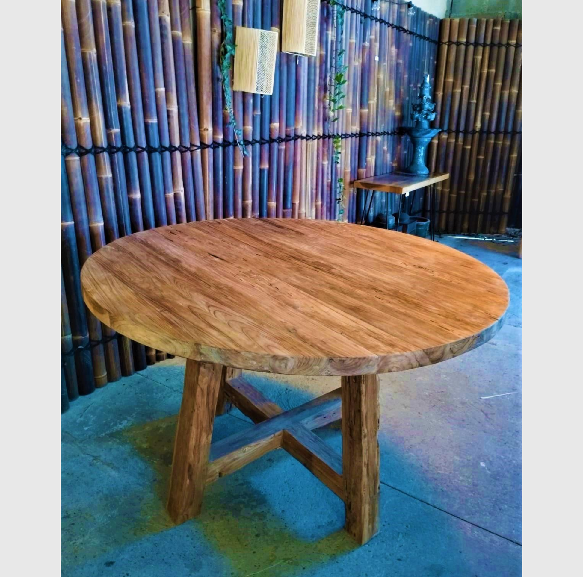 Table Ronde en Teck Andreas, design en teck recyclé, disponible en 130 cm et 150 cm, idéale pour jardin, terrasse ou salle à manger.