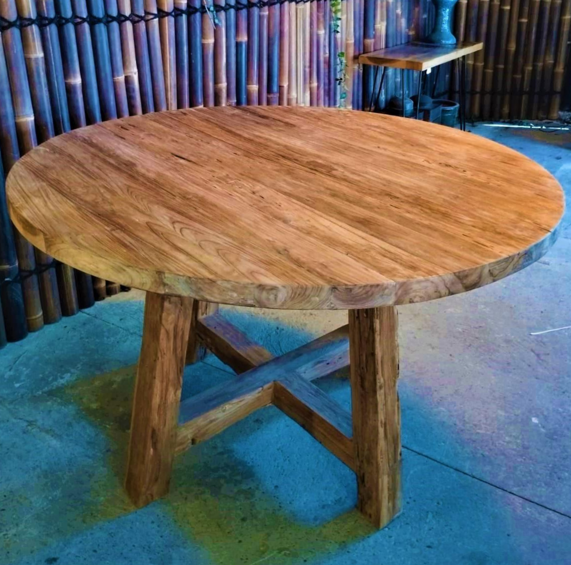 Table Ronde en Teck Andreas, design en teck recyclé, disponible en 130 cm et 150 cm, idéale pour jardin, terrasse ou salle à manger.