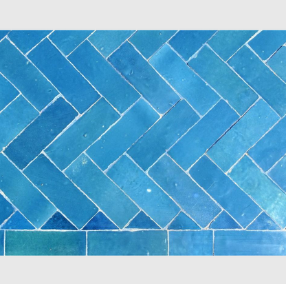 Table en Zellige Bleu Pétrole, 200x100 cm, carreaux 10x3 cm, résistante aux intempéries, pour extérieur, artisanale avec surface spacieuse idéale pour repas et détente.