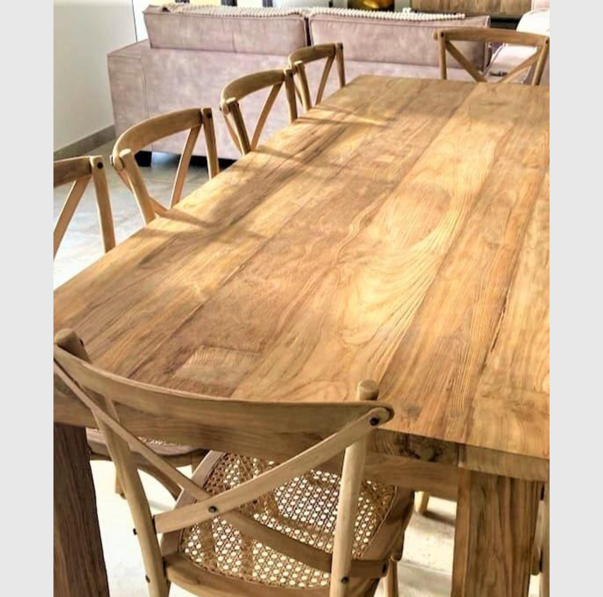 Table en Teck ARMANI en bois recyclé, disponible en 240x100 cm et 300x110 cm. Design minimaliste et robuste, parfaite pour intérieur et extérieur.