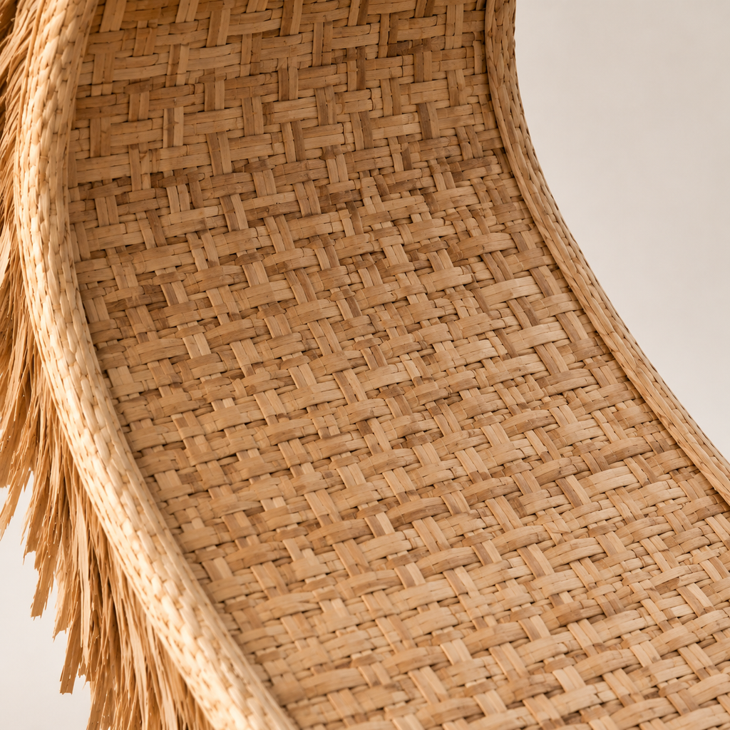Assise large en bambou naturel massif avec assemblages artisanaux assurant stabilité et confort d’usage