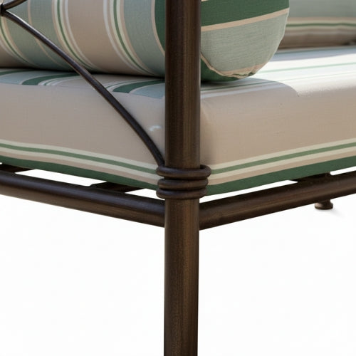 gros plan structure fer forge artisanale finition durable outdoor