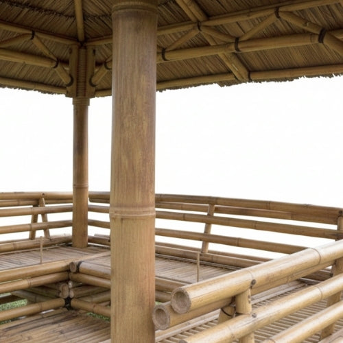 Détail des banquettes en bambou massif, assise stable et conception adaptée à l’usage extérieur