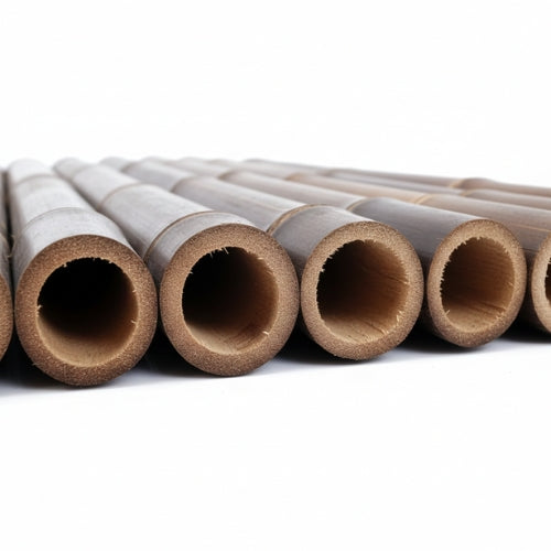 Panneaux bambou foncé installés en brise-vue haute densité pour créer une séparation extérieure élégante