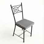 Chaise exterieur metal escargot avec coussin gris pour mobilier contemporain