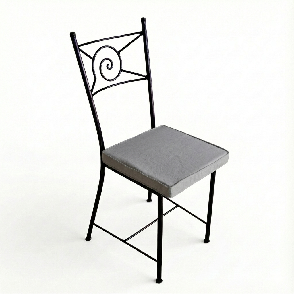 Chaise exterieur metal escargot avec coussin gris pour mobilier contemporain
