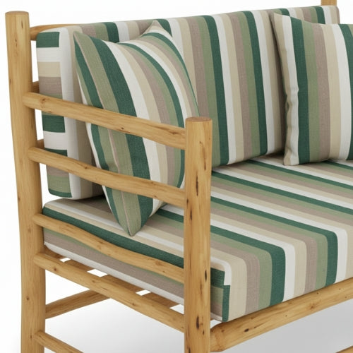 Détail de la structure en bois d eucalyptus montrant le veinage naturel et la finition artisanale extérieure