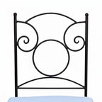 Detail du travail artisanal du fer forge sur chaise ideal
