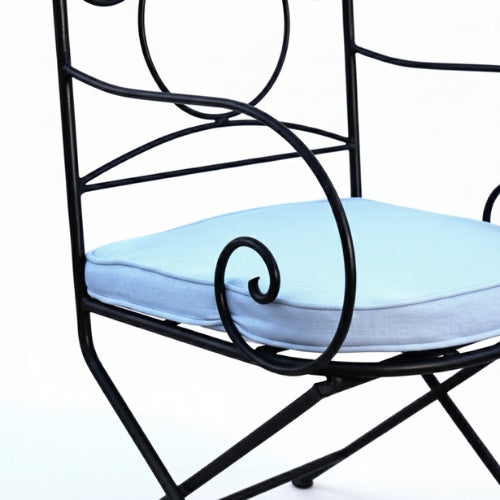 Detail du travail du fer forge artisanal sur fauteuil ideal