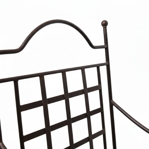 Detail du travail artisanal du fer forge sur fauteuil marina