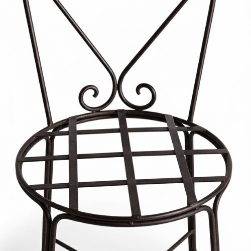 Detail finition rouille naturelle sur chaise fer forge protegee par vernis rustol