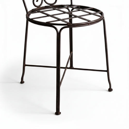 Detail finition rouille naturelle sur chaise fer forge protegee par vernis rustol