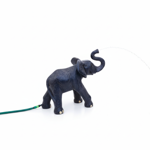 Détail sculpté fontaine éléphant en GRC finition minérale avec textures naturelles pour aménagement extérieur