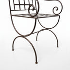 Detail du pied en fer forge du fauteuil marina pour stabilite exterieure