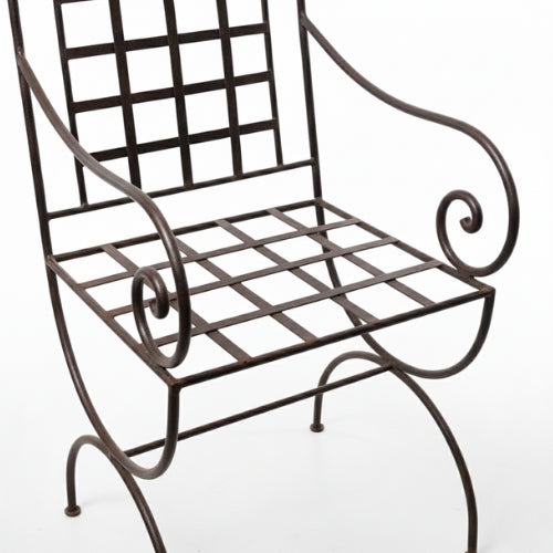 Detail du pied en fer forge du fauteuil marina pour stabilite exterieure