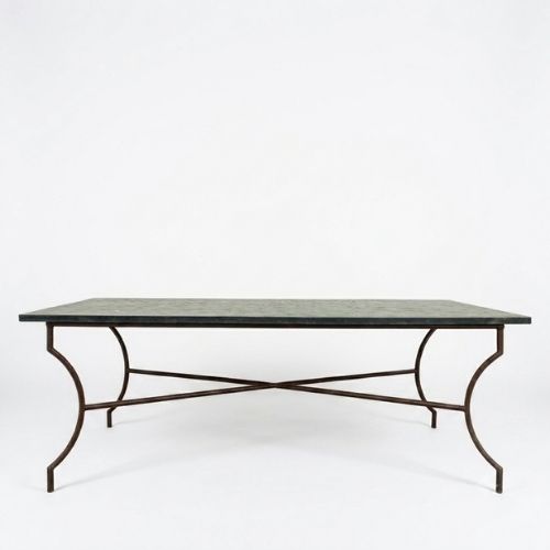 Table en zellige 200 × 100 cm Vert Tamegroute – Table artisanale marocaine avec plateau en résine et pied fixe noir en fer forgé