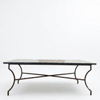 Table en zellige 210 × 100 cm Blanc et beige – Table artisanale avec plateau en résine et pied fixe en fer forgé noir