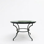 Table Ronde en Zellige Vert Ø 120 cm – Plateau en Béton et Pied Fixe Noir en Fer Forgé