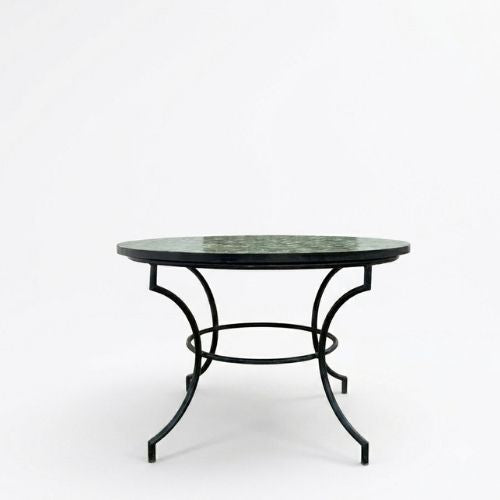 Table Ronde en Zellige Vert Ø 120 cm – Plateau en Béton et Pied Fixe Noir en Fer Forgé
