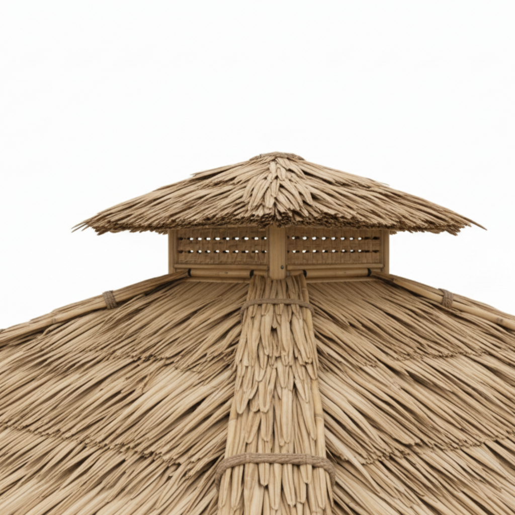 Détail de la toiture en palmier arumbia avec tressage naturel et ventilation intégrée pour paillote bambou extérieure