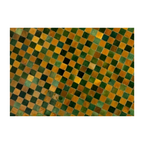 Détail des carreaux de zellige marocain vert jaune et noir posés à la main sur table ronde extérieure artisanale