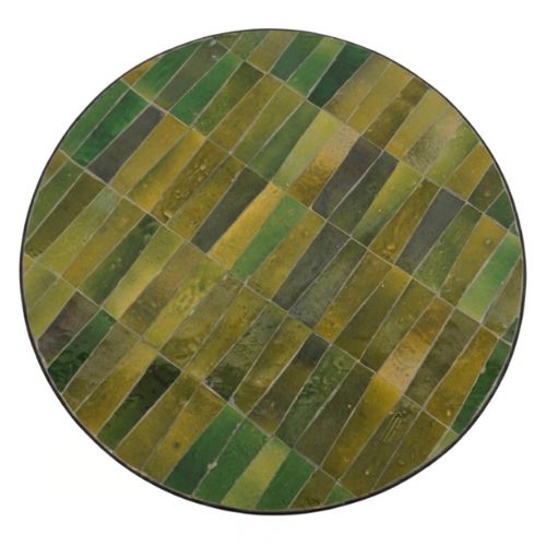 Détail de la mosaïque marocaine en zellige vert Tamegroute et du pied en fer forgé noir