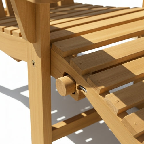 Fauteuil Adirondack en teck massif avec assise inclinée et accoudoirs larges conçu pour un usage extérieur durable