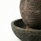 Vue latérale de fontaine extérieure en résine ciment fibre de verre hauteur 80 cm