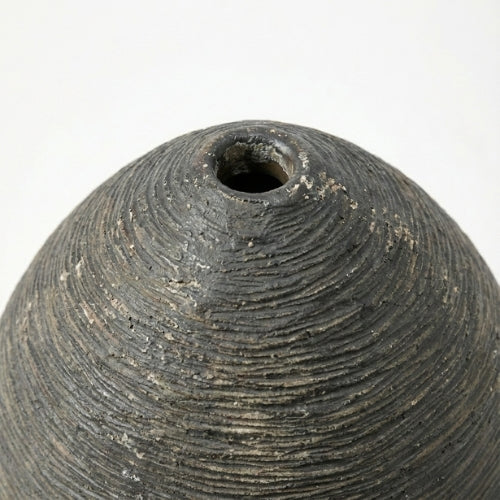 Fontaine décorative de jardin en résine ciment fibre intégrée avec galets et végétaux