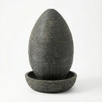 Fontaine ovale décorative en résine ciment fibre avec texture minérale et variations naturelles pour jardin
