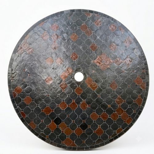 Table en zellige rond Ø 120 cm noir et marron avec emplacement pour parasol et pied fixe en fer forgé – Table artisanale marocaine haut de gamme