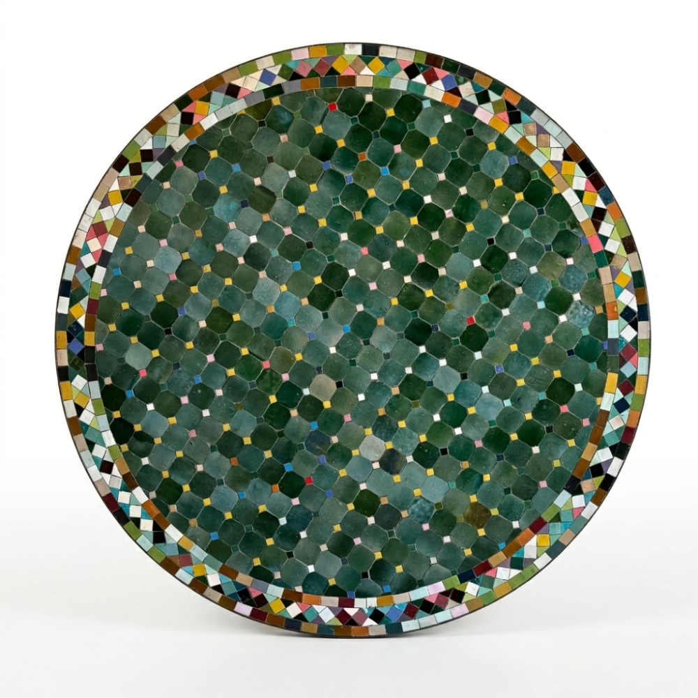 Plateau rond en zellige vert artisanal avec frise multicolore et mosaïque marocaine posée à la main