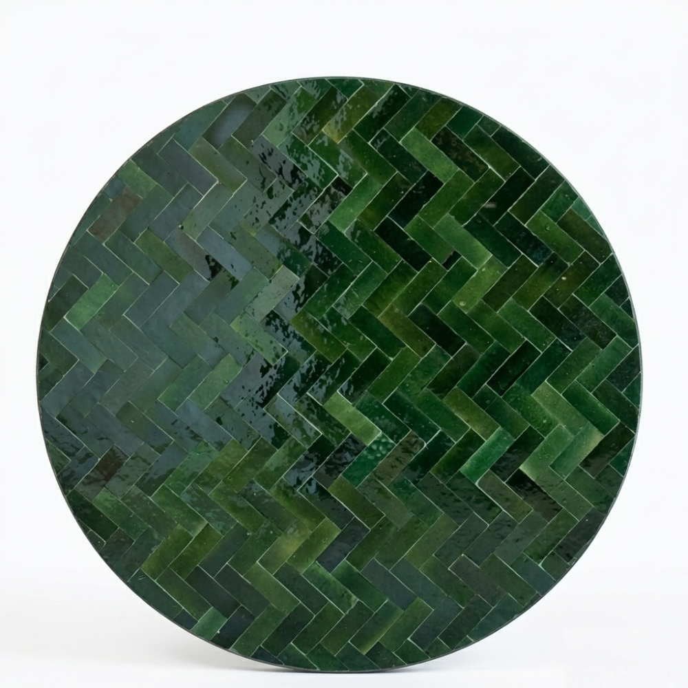 Plateau de table en zellige marocain vert Tamegroute Ø120 cm avec surface émaillée artisanale et variations naturelles