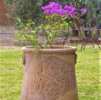Pot decoratif en terre cuite artisanale grand format pour compositions florales interieur exterieur mediterraneen